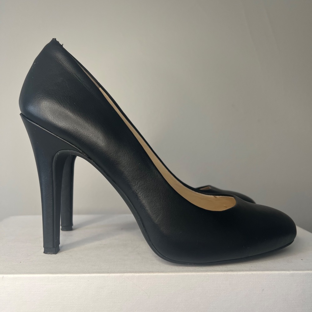 Jessica Simpson  Black Pump 10